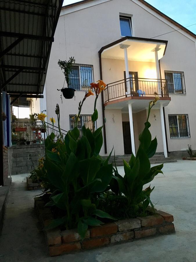 Guest House Nadia Sukhumi Esterno foto