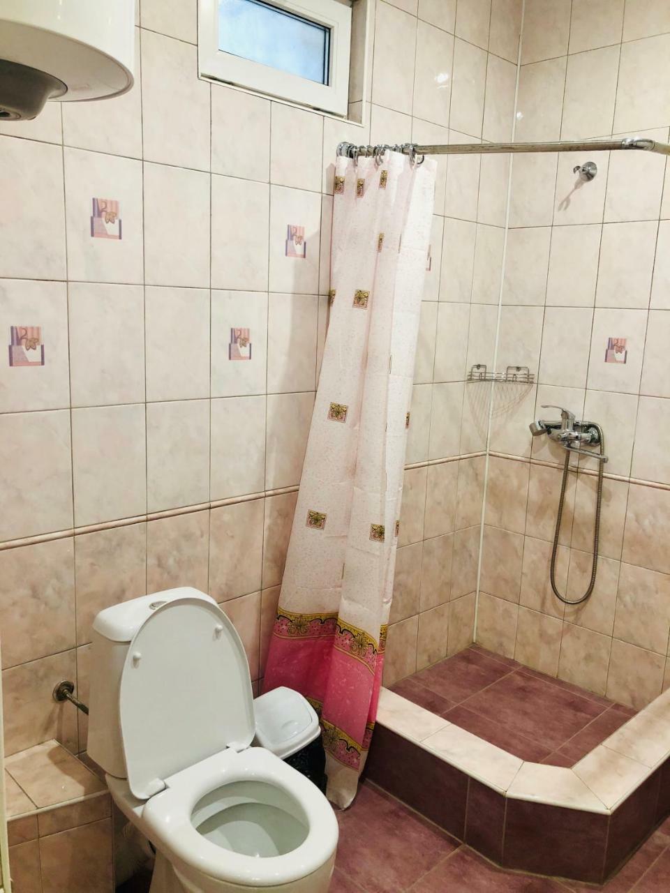Guest House Nadia Sukhumi Esterno foto