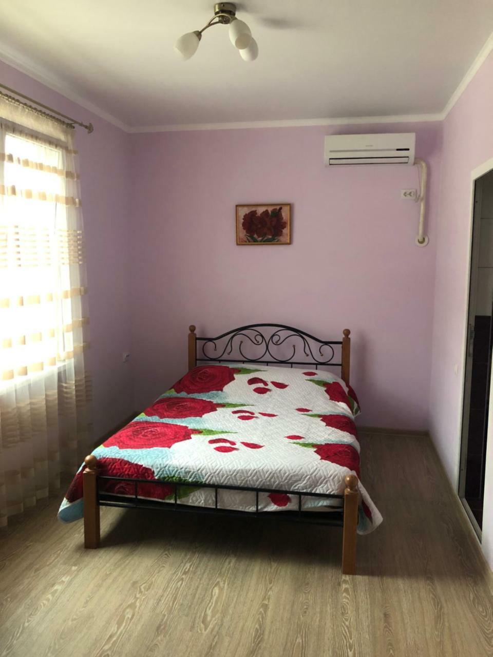 Guest House Nadia Sukhumi Esterno foto
