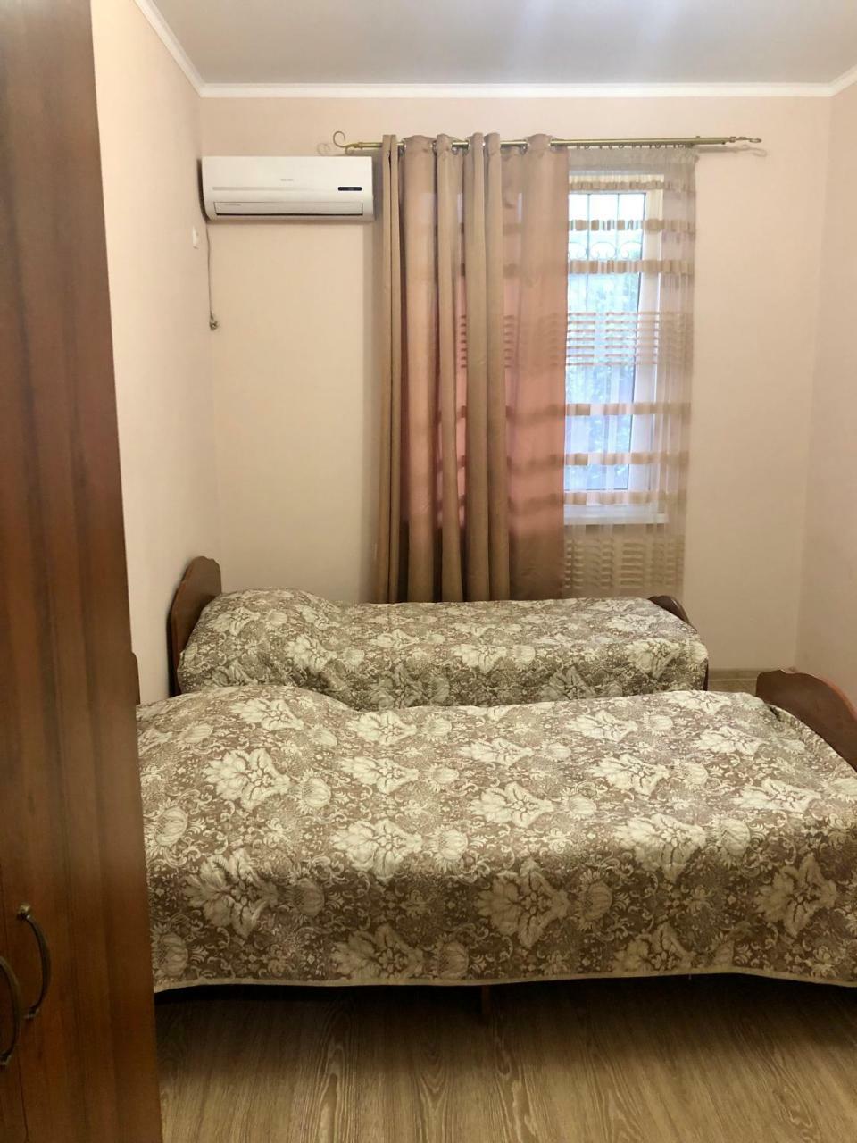 Guest House Nadia Sukhumi Esterno foto