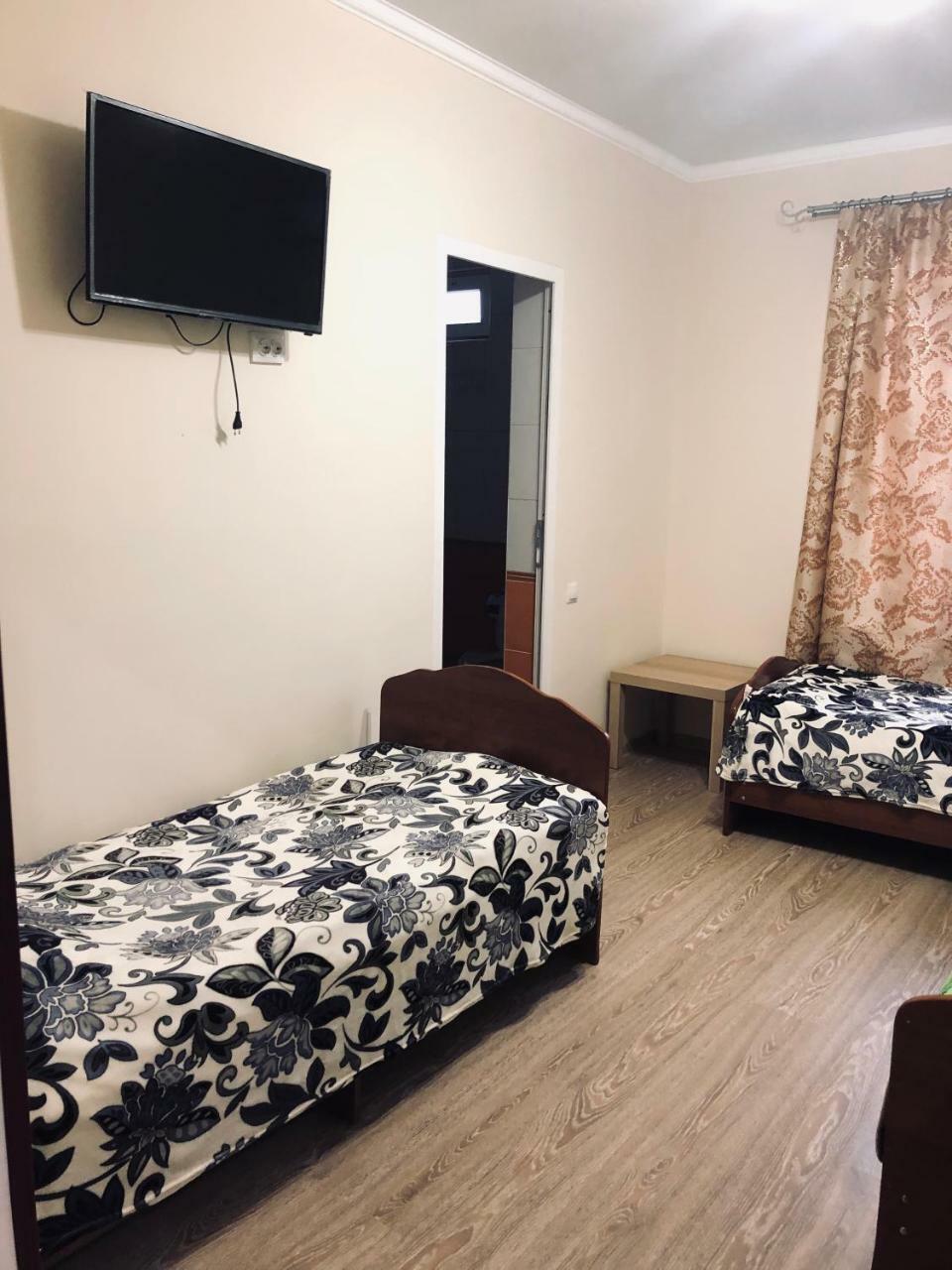 Guest House Nadia Sukhumi Esterno foto