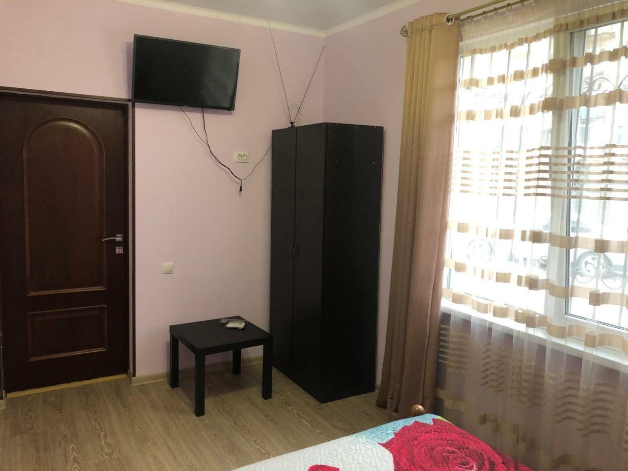 Guest House Nadia Sukhumi Esterno foto