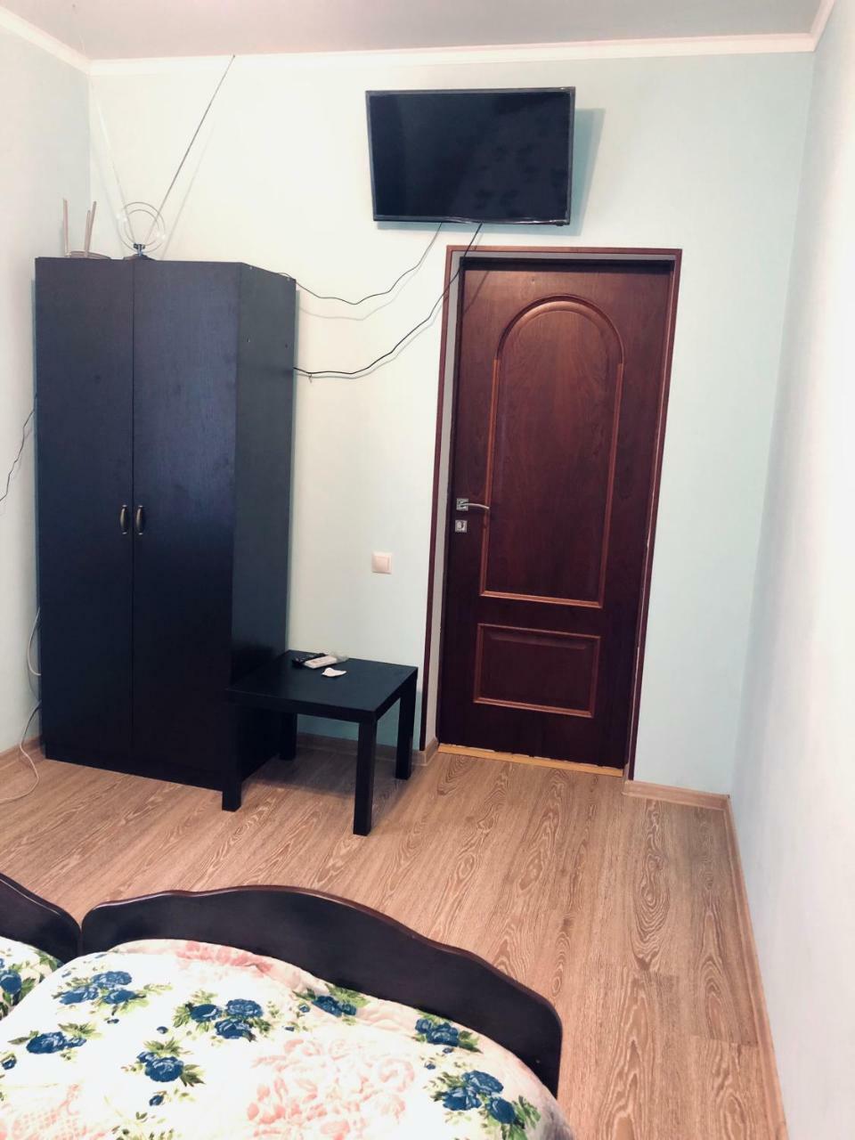 Guest House Nadia Sukhumi Esterno foto